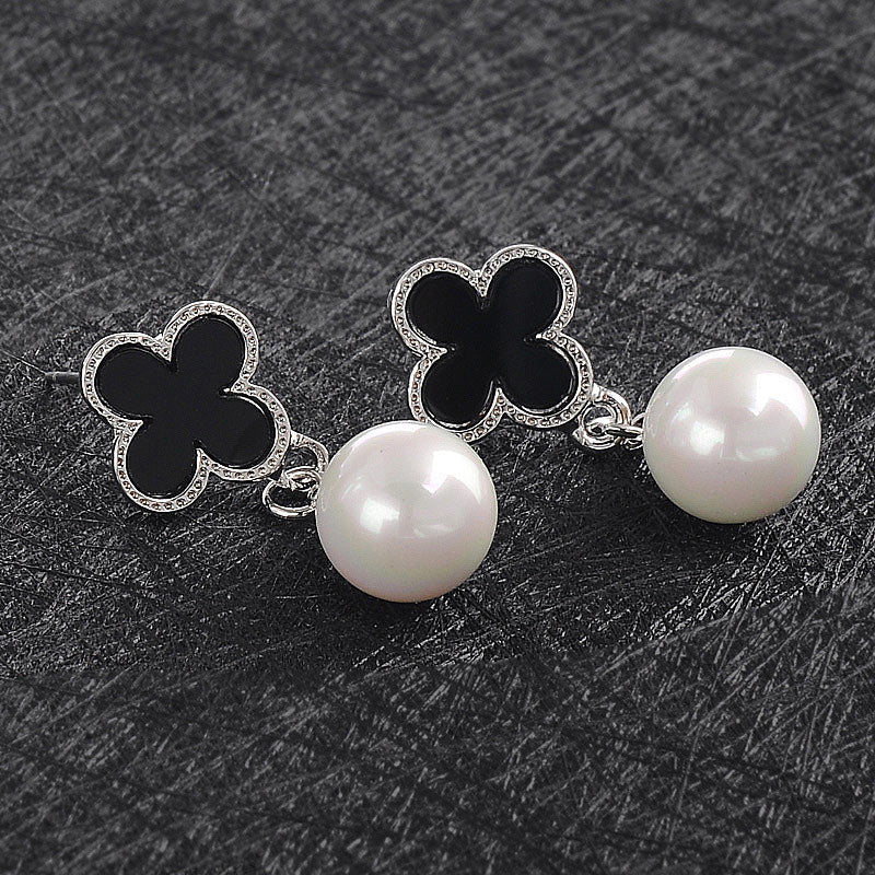 S925 standard silver The New four-leaf clover pearl earrings Europe and the United States simple Prevent allergy