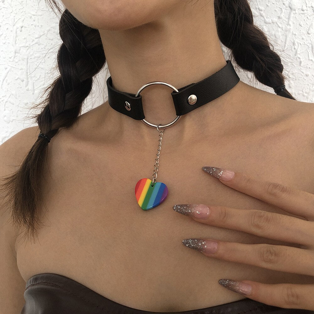 SRCOI Harajuku Punk Leather Belt Neckband Necklace Exaggerated Sexy Metal O-ring Buckle Collar Choker With Heart Charms Pendant