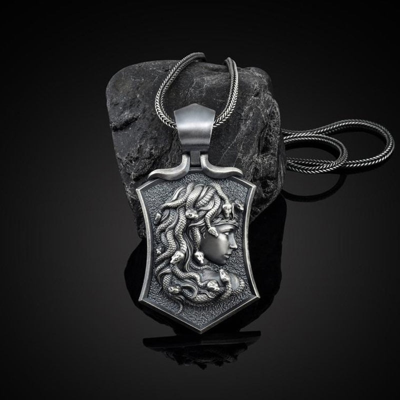 Snake hair petrified Medusa pendant necklaces for women Gothic style tag Jewelry on the neck Pure tin Man chain necklace