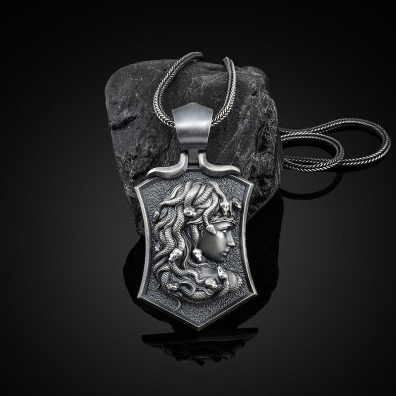 Snake hair petrified Medusa pendant necklaces for women Gothic style tag Jewelry on the neck Pure tin Man chain necklace