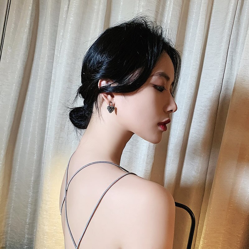 South Korea's design jewelry vintage black crystal love earrings elegant and high-end women's prom earrings