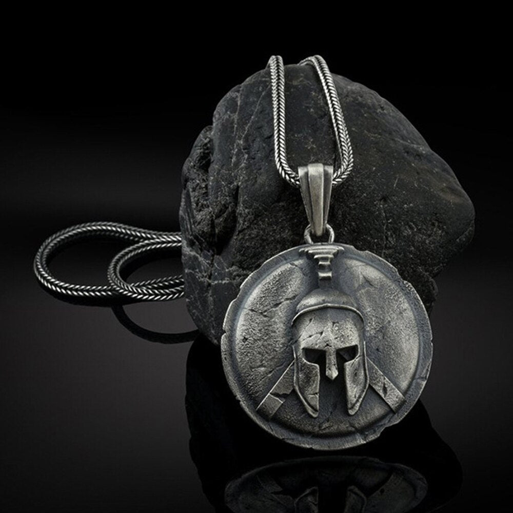 Spartan warrior helmet shield pendant necklace ins style men's retro hip hop chain necklace punk style jewelry