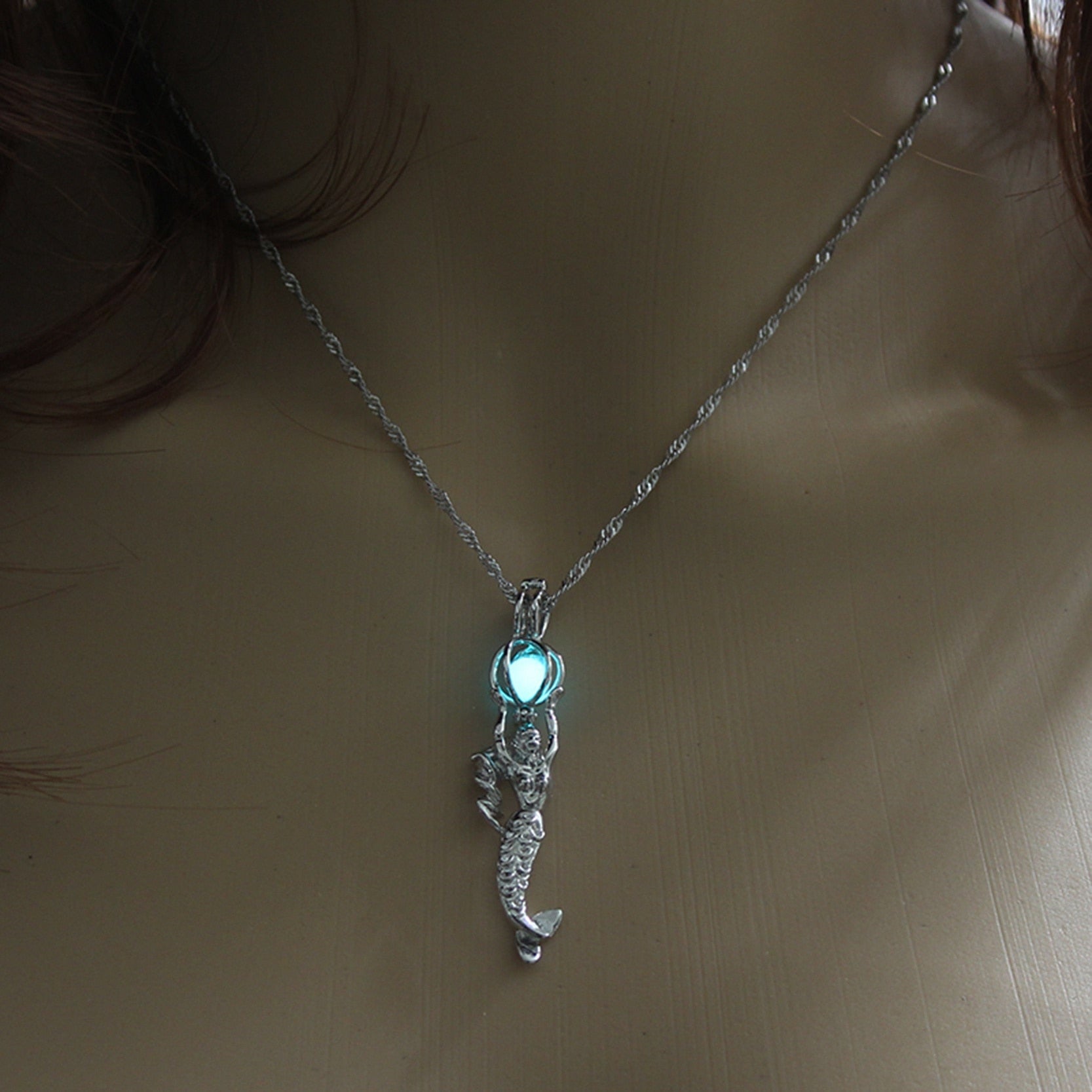 Summer Jewelry Mermaid Pendant Necklace Glow in the Dark Choker Necklace 3 Colors Luminous For Women Gift Silver Color Chain