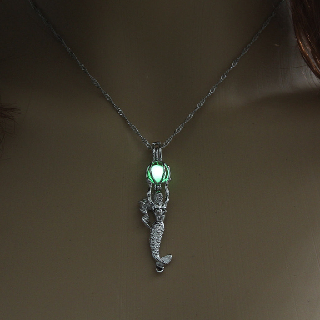 Summer Jewelry Mermaid Pendant Necklace Glow in the Dark Choker Necklace 3 Colors Luminous For Women Gift Silver Color Chain
