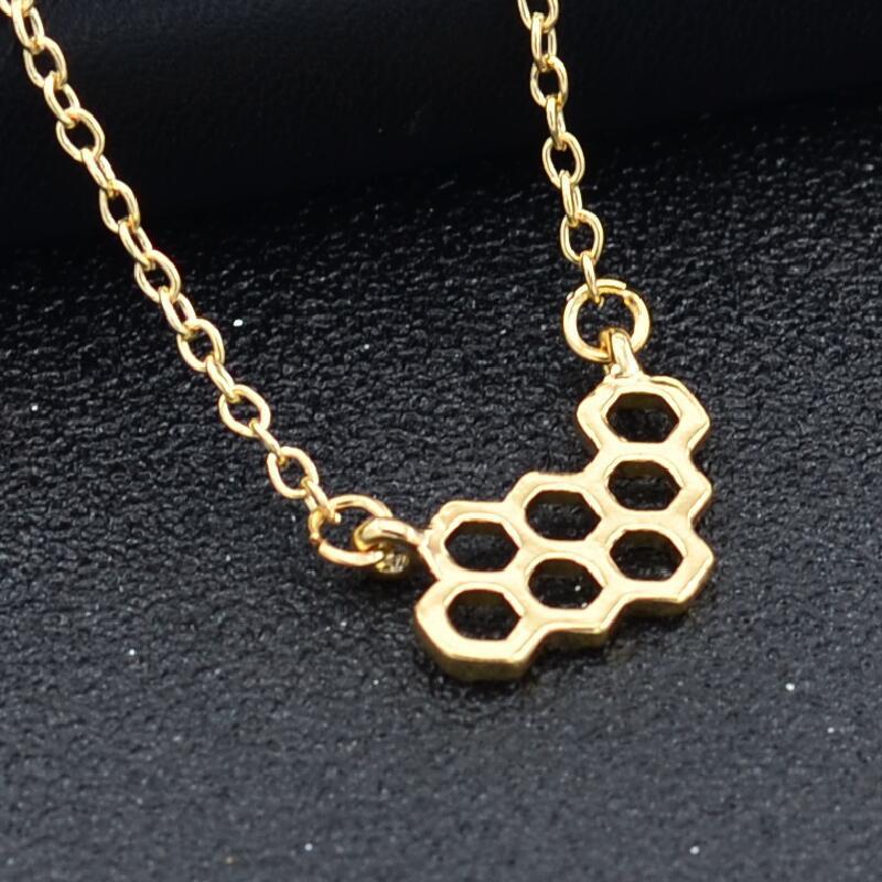 Trendy Jewelry Cute Simple Honeycomb Beehive Hive Bee Necklace Pendant Simple Honeybee Bee Nest Necklace Fashion Gift for Women
