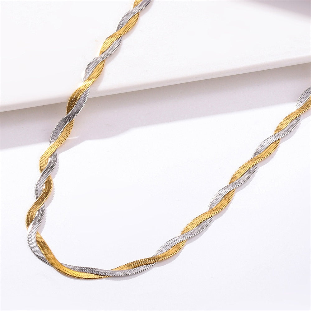Unique Twisted Snake Chain Necklace for Women Sexy Vintage Flat Blade Aircraft Link Clavicle Choker Necklace Jewelry Bijoux 2022