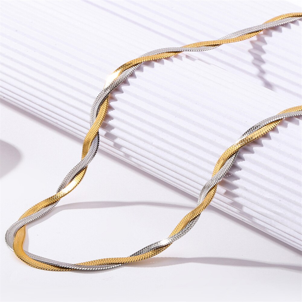 Unique Twisted Snake Chain Necklace for Women Sexy Vintage Flat Blade Aircraft Link Clavicle Choker Necklace Jewelry Bijoux 2022