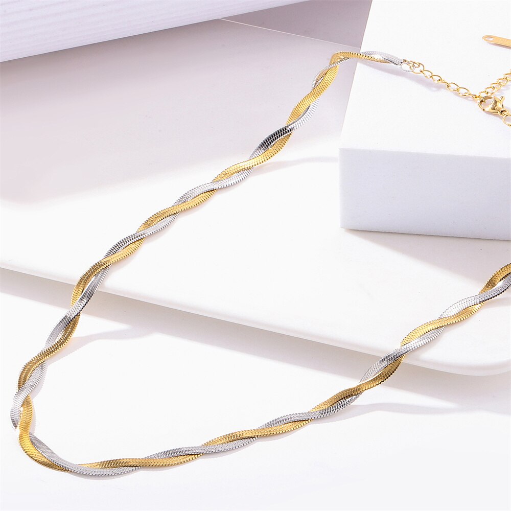Unique Twisted Snake Chain Necklace for Women Sexy Vintage Flat Blade Aircraft Link Clavicle Choker Necklace Jewelry Bijoux 2022
