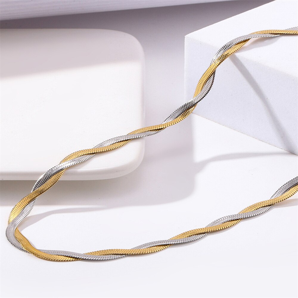 Unique Twisted Snake Chain Necklace for Women Sexy Vintage Flat Blade Aircraft Link Clavicle Choker Necklace Jewelry Bijoux 2022