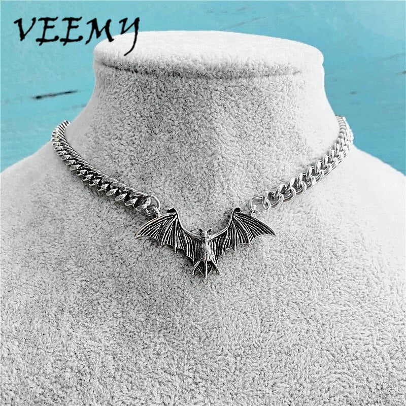 VEEMY Vintage Punk Gothic Bat Chain Necklace Hip Hop Animals Choker Halloween Collar Jewelry Gift for Women