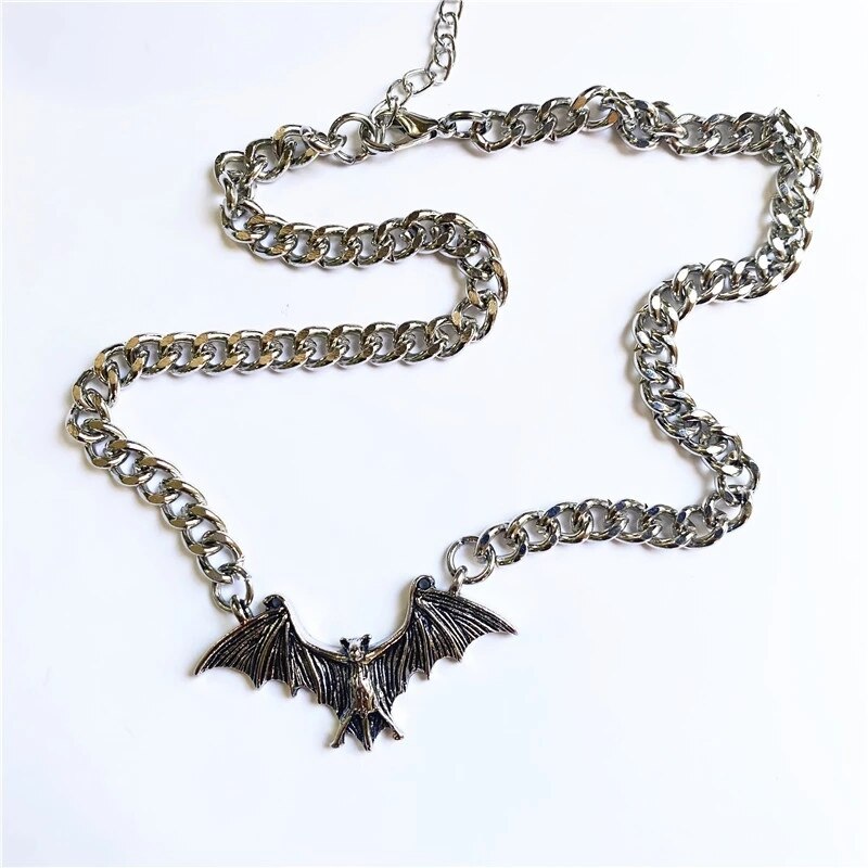 VEEMY Vintage Punk Gothic Bat Chain Necklace Hip Hop Animals Choker Halloween Collar Jewelry Gift for Women