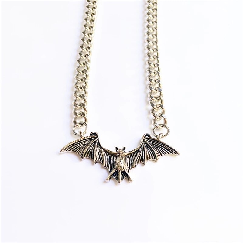 VEEMY Vintage Punk Gothic Bat Chain Necklace Hip Hop Animals Choker Halloween Collar Jewelry Gift for Women