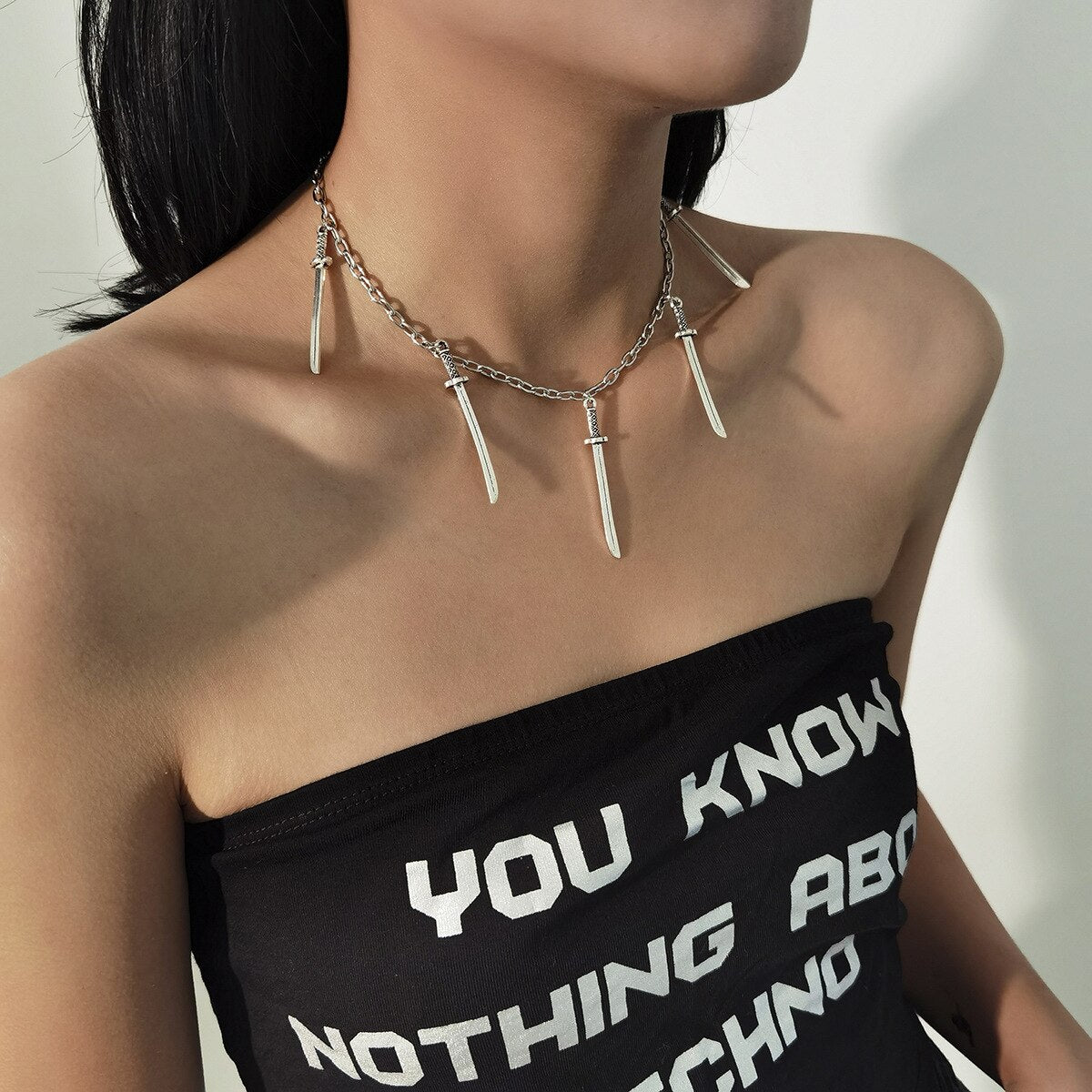 VEEMY Hip Hop Punk Sword Pendant Necklace Gothic Vintage Clavicle Chain Choker for Women Statement Jewelry