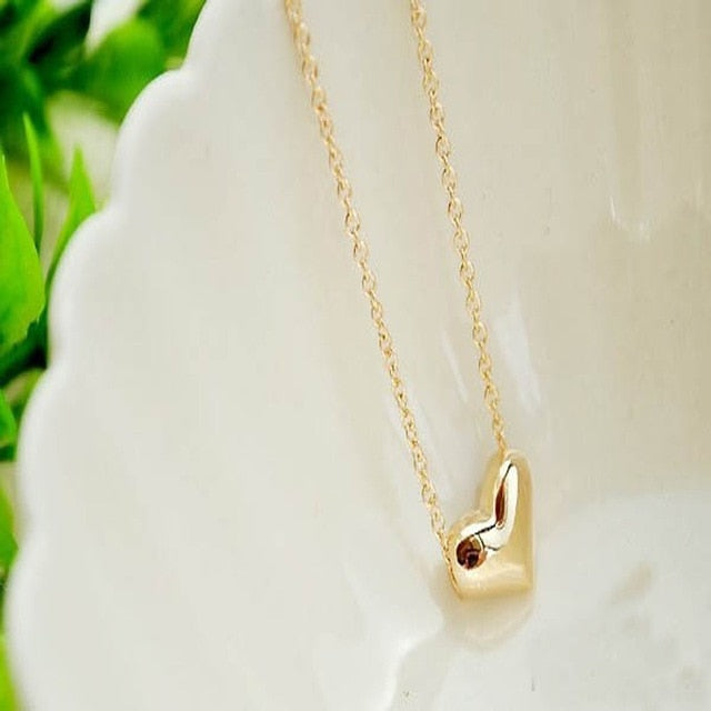 New design Simple Fashion jewelry women short accessories Elegant Lovely Gold Heart Shaped pendant necklace girl gift