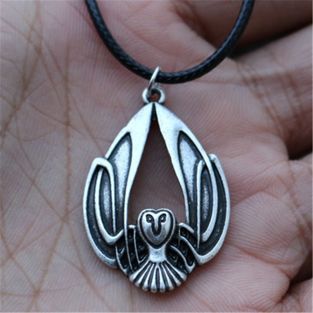 Viking Celt Fly Owl Necklace Barn Owl Pendant Necklaces Bird Charms Talisman Protection Wicca Necklace Witchcraft Witch Jewelry
