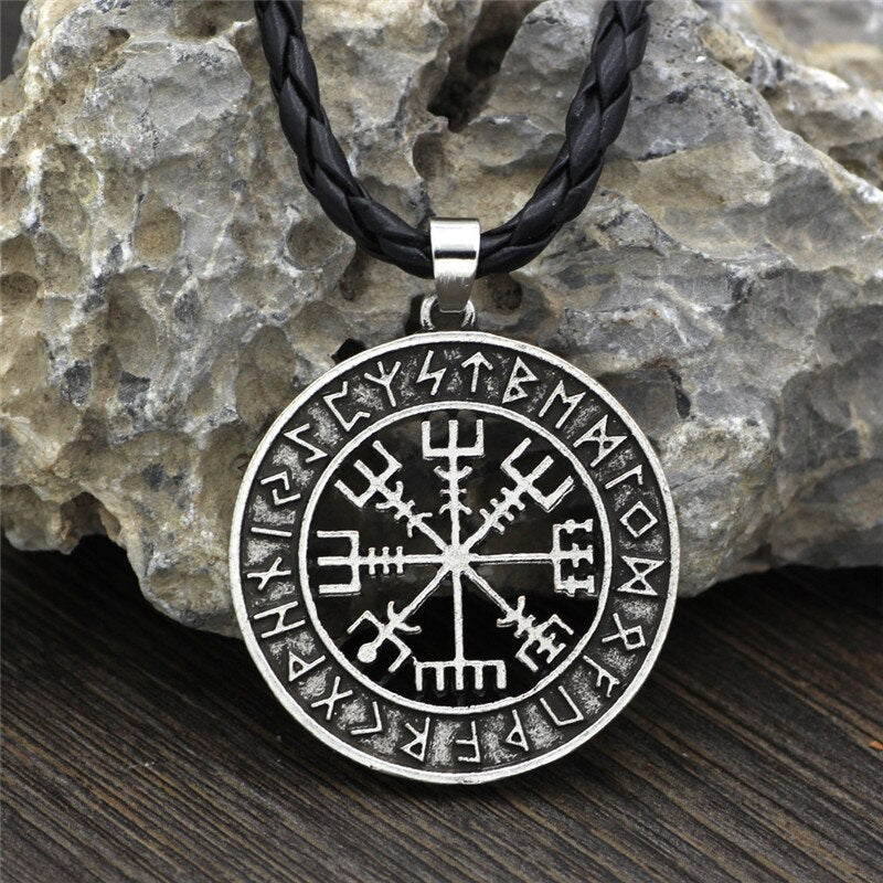 Viking Norse Helmet Horror In Runic Circle Necklace Magical Staves scandinavian Compass Rune Amulet Collier Pendant With Chain