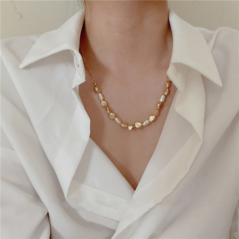 Vintage Baroque Irregular Pearl Choker Metal Heart Pendant Green Rhinestone Necklace for Women HUANZHI 2022 Wedding Jewelry