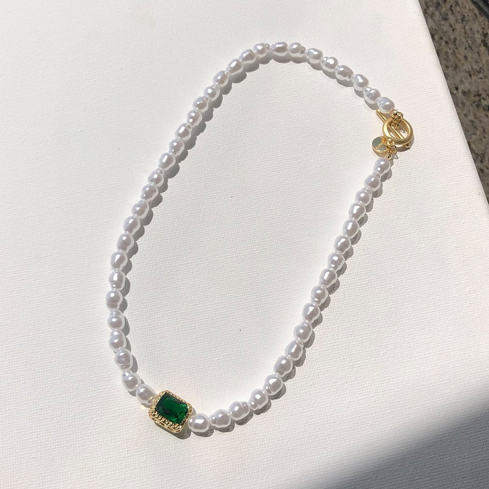 Vintage Baroque Irregular Pearl Choker Metal Heart Pendant Green Rhinestone Necklace for Women HUANZHI 2022 Wedding Jewelry