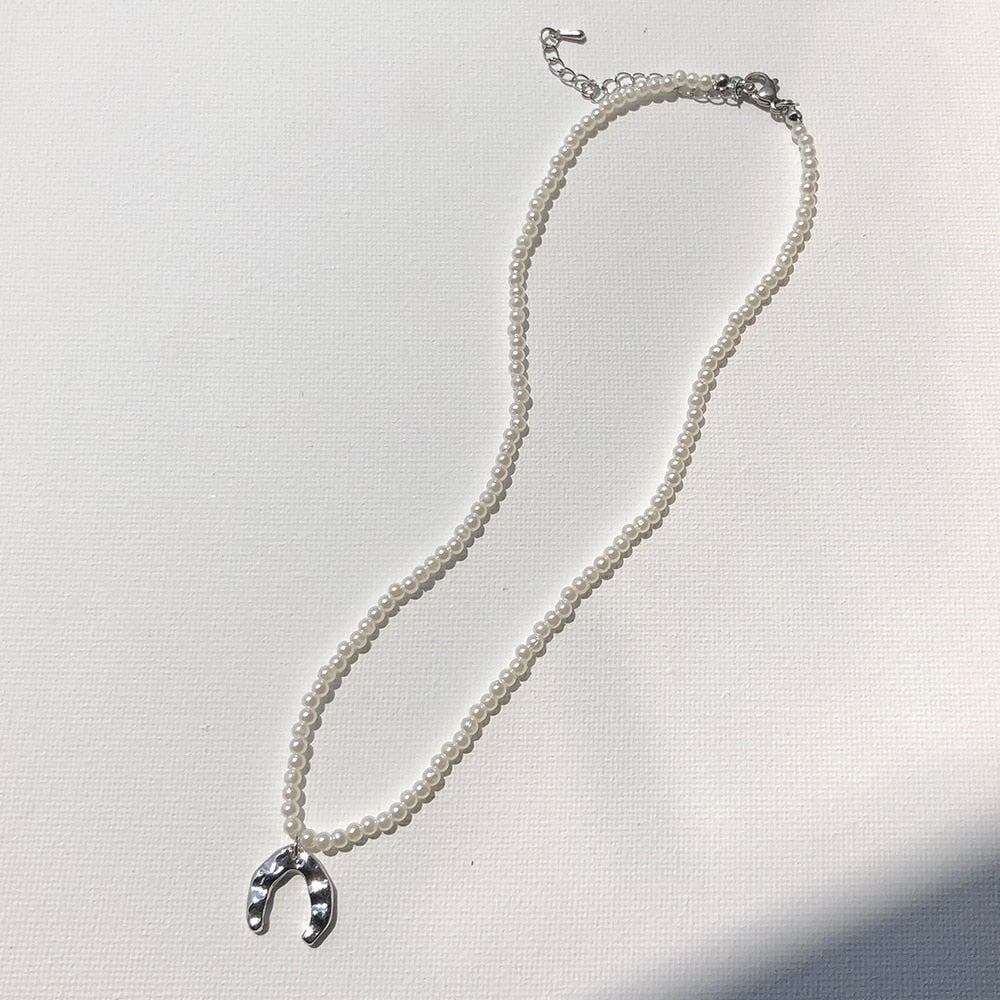 Vintage Baroque Irregular Pearl Choker Metal Heart Pendant Green Rhinestone Necklace for Women HUANZHI 2022 Wedding Jewelry