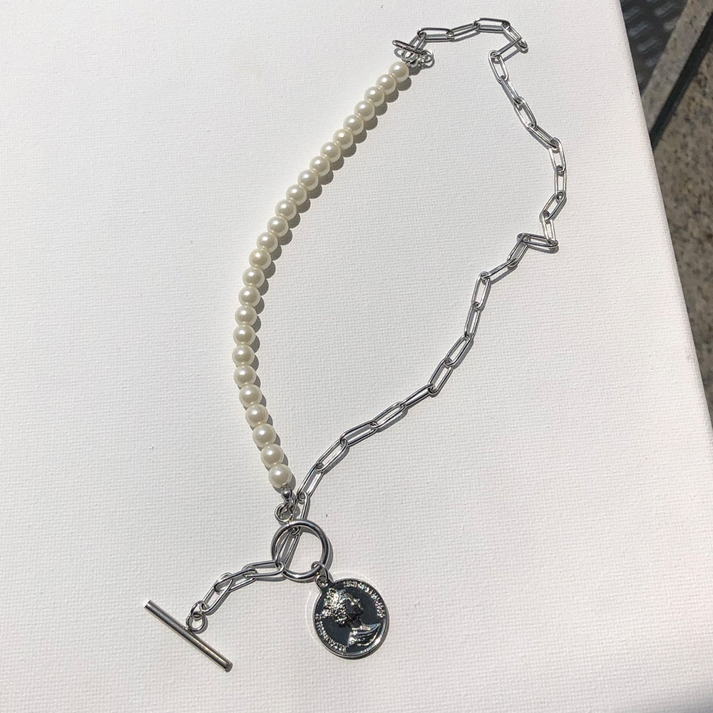 Vintage Baroque Irregular Pearl Choker Metal Heart Pendant Green Rhinestone Necklace for Women HUANZHI 2022 Wedding Jewelry