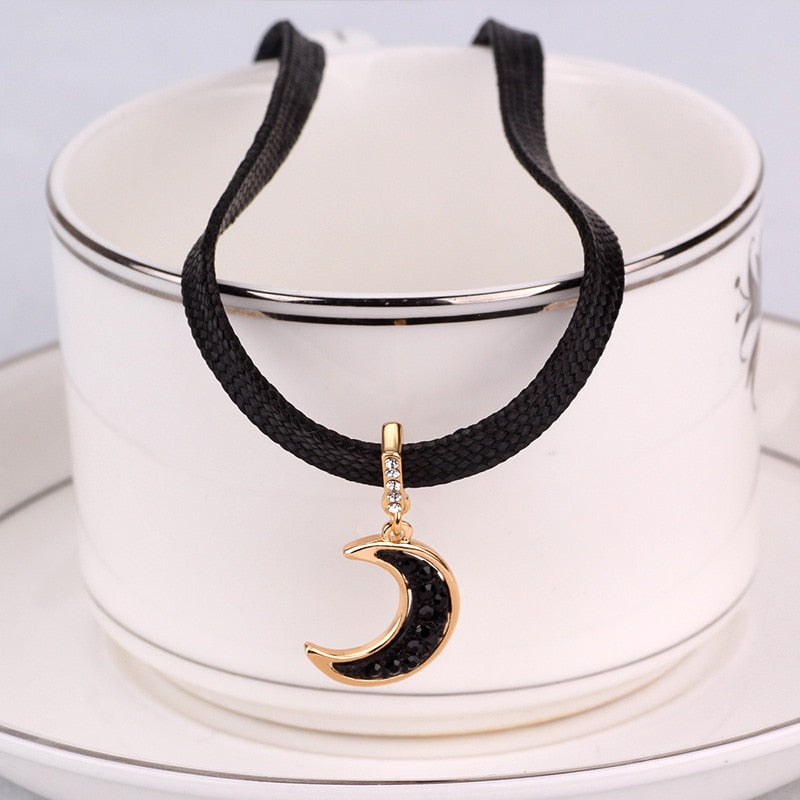 Vintage Black Leather Choker Necklace Clavicle Chain for Women Short Rhinestone Moon Pendant Necklaces Jewelry Bijoux Femme