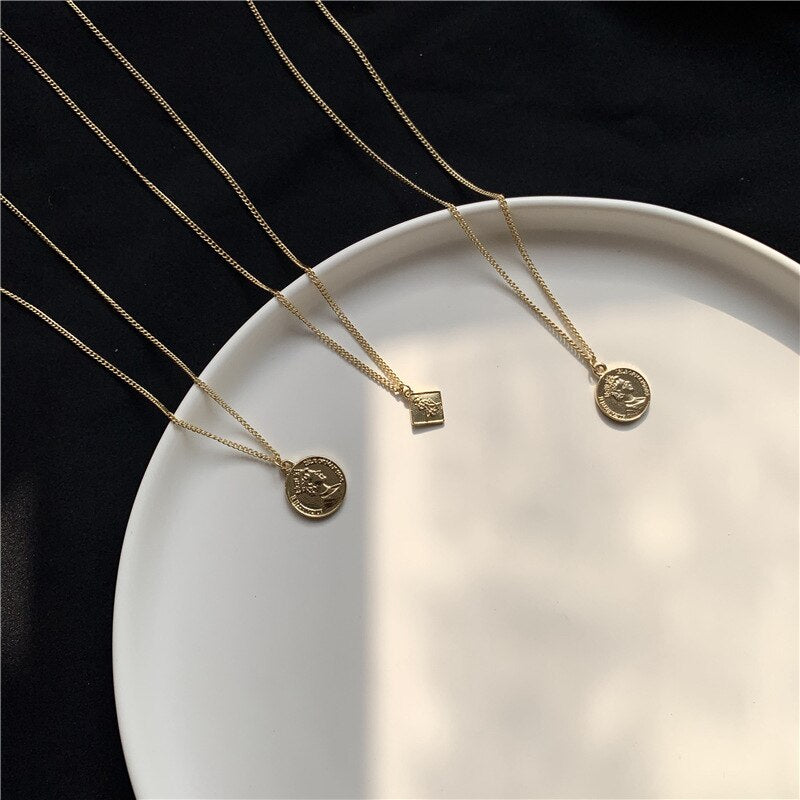 Vintage Carved Gold Coin Necklace for Women Bohemian Round Coins Choker Pendant Neck Chain Boho Jewelry Necklaces