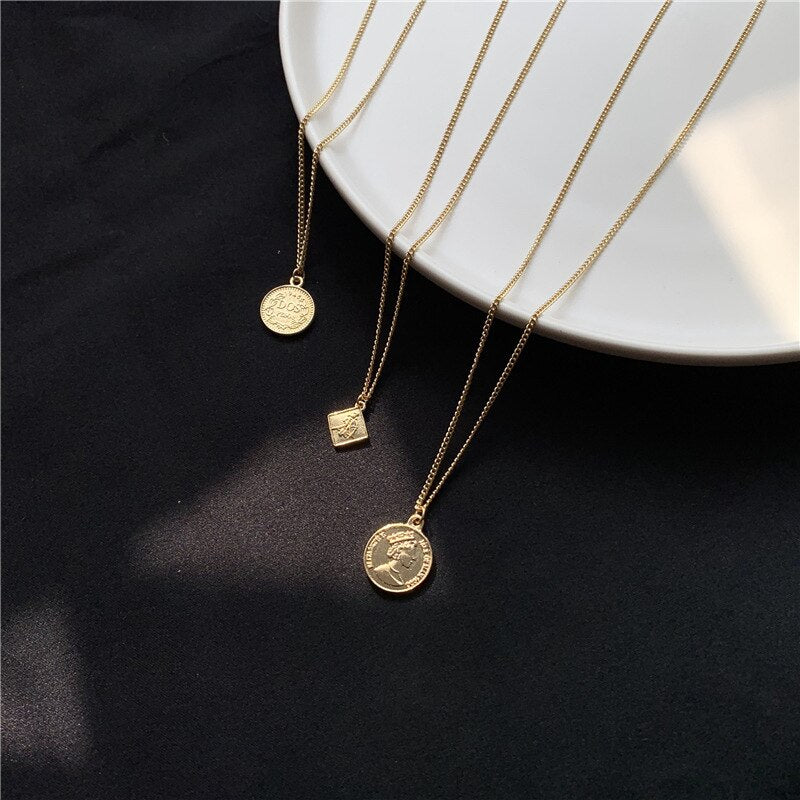 Vintage Carved Gold Coin Necklace for Women Bohemian Round Coins Choker Pendant Neck Chain Boho Jewelry Necklaces