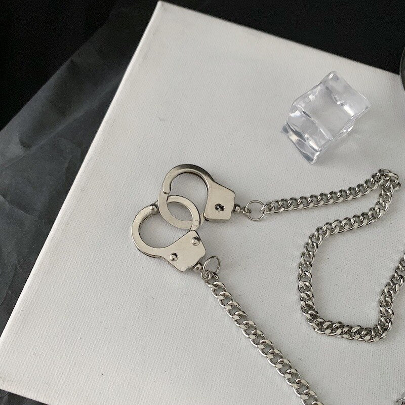 Vintage Creative Punk Letter Freedom Small Handcuffs Necklaces For Women Short Chain Handcuff Collares Collier Femme Harajuku