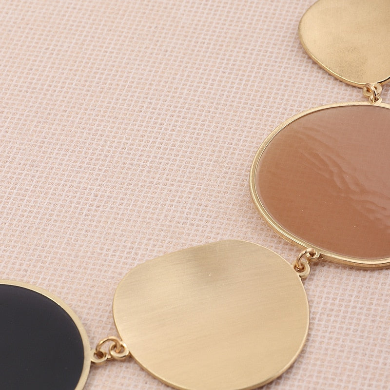 Vintage Exaggerated Round Pendant Choker Necklaces for Women Boho Gold Chain Big Wafer Dangle Statement Necklace Jewelry