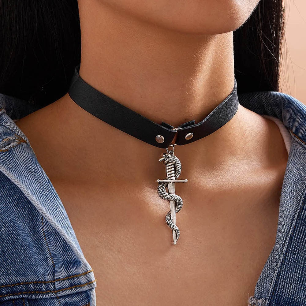 Vintage Goth Punk Snake Pendant PU Leather/Flannel Choker Necklace Women Couple Necklace Collar Clavicle Chain Slytherin Jewelry