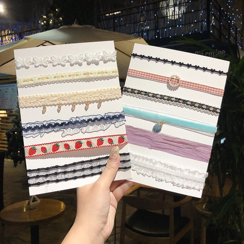 Vintage Gothic Velvet Girl Choker Necklaces Muti-layer Hollow Lace Short Necklaces Feather Ethnic Chain Neck Jewelry Women