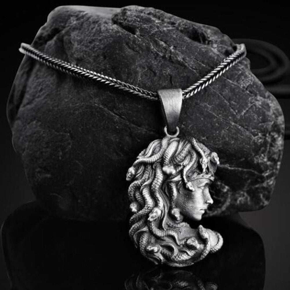 Vintage Greek mythology snake hair Medusa pendant necklaces for women Nordic Jewelry on the neck Men's Chain necklace