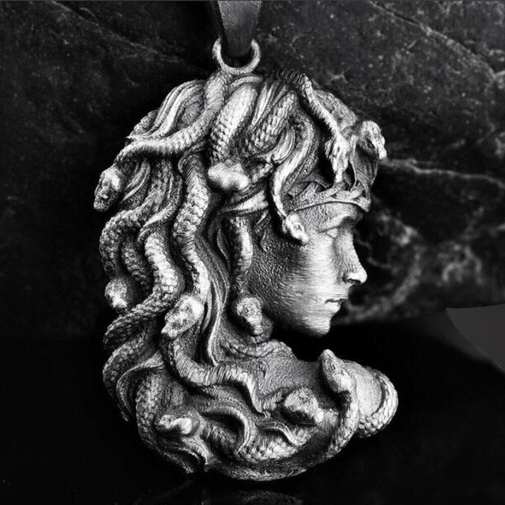 Vintage Greek mythology snake hair Medusa pendant necklaces for women Nordic Jewelry on the neck Men's Chain necklace