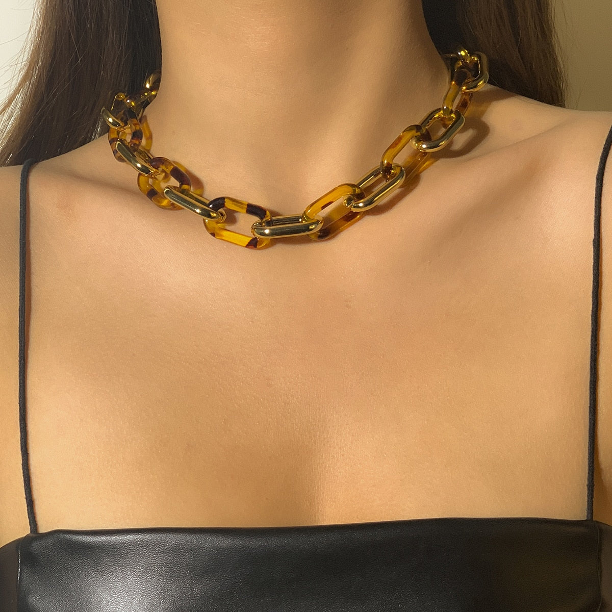 Vintage Leopard Print  Geometric U-shaped Lock Cross Chain Metal Necklace for Women Simple Hollow Acetate Clavicle Chain Jewelry