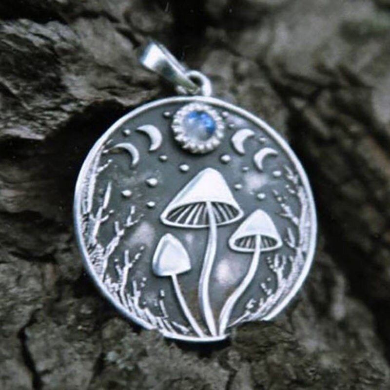 Vintage Mushroom Necklace Men's Women's Hip Hop Punk Enamel Animal Gem Pendant Exquisite Halloween Party Necklace Jewelry