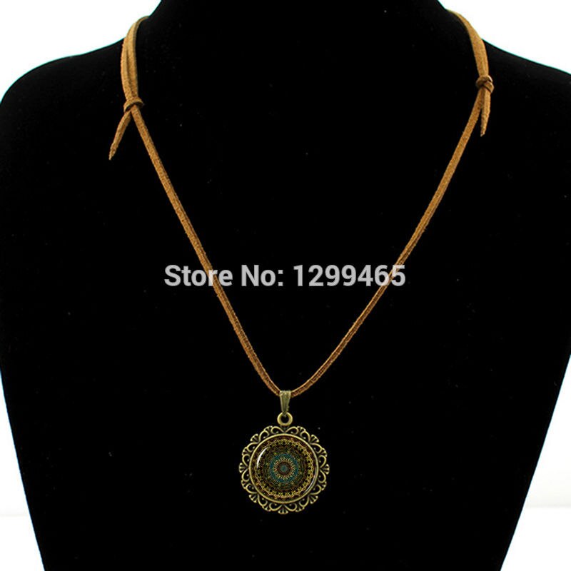 Vintage Neon Blue green Mandala boho pendant Handmade Kaleidoscope Buddhism Mandala Art Glass Dome Leather Necklace    L 285