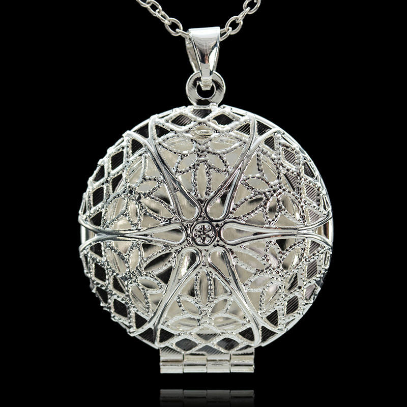 Vintage Photo Locket Pendant Necklace  Trendy Hollow Heart Shaped Necklaces & Pendants Fashion Jewelry Accessories