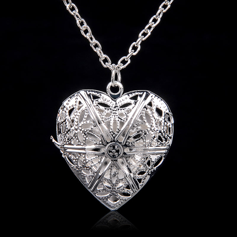 Vintage Photo Locket Pendant Necklace  Trendy Hollow Heart Shaped Necklaces & Pendants Fashion Jewelry Accessories