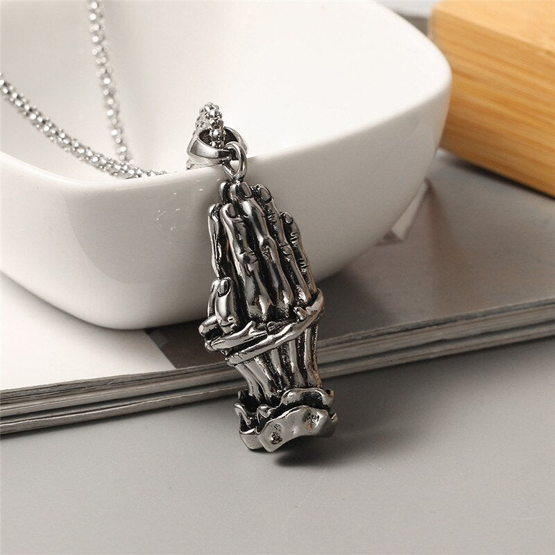 Vintage Skull Never Die Hands Together Pendant Necklaces Men Rock Punk Necklace Men