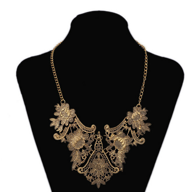 Vintage Tibet Silver Plated Flower Hollowed Statement Bib Chain Pendant Statement Necklace for Woman Choker Necklace