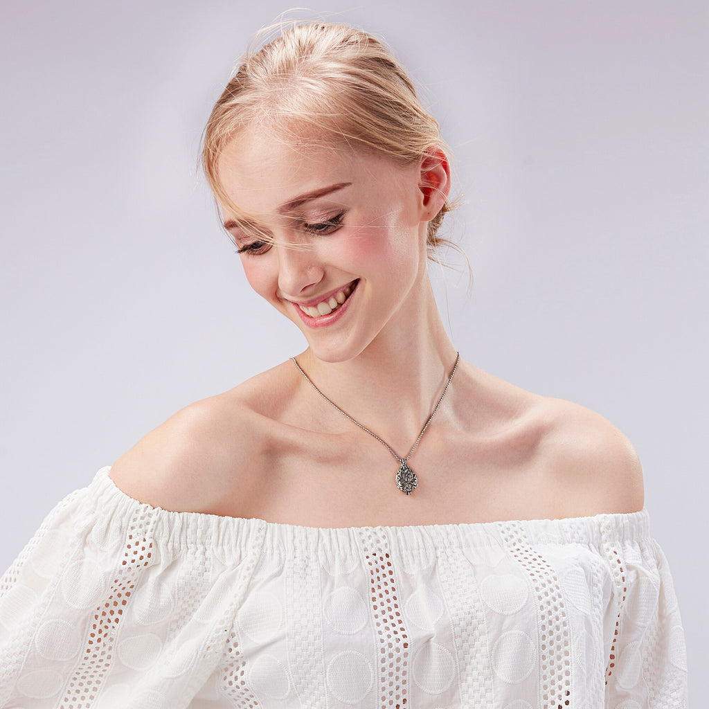 Vintage Water Drop Pendant Luminous Necklace for Women Men Charm Glow In The Dark Stone Necklace Jewelry Gifts