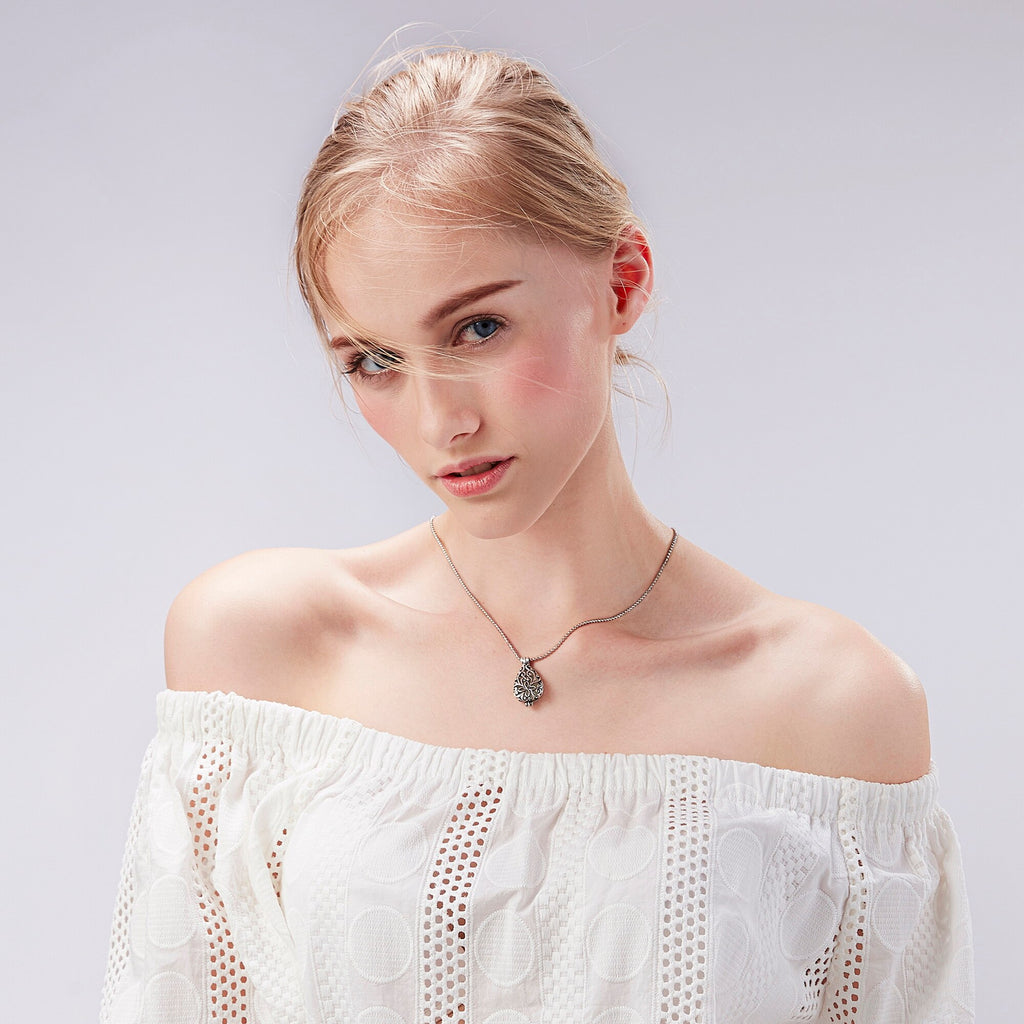 Vintage Water Drop Pendant Luminous Necklace for Women Men Charm Glow In The Dark Stone Necklace Jewelry Gifts