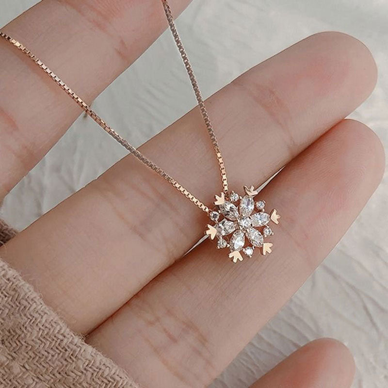 Women Girls Popular Snowflake Shining Crystal Necklace Rhinestone Snow Pendant Necklaces Year Gift Jewelry