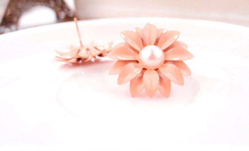 Women Lady Lovely Daisy Flower Pearl Stud Earrings Ornament Decoration Cute Fashion Pretty
