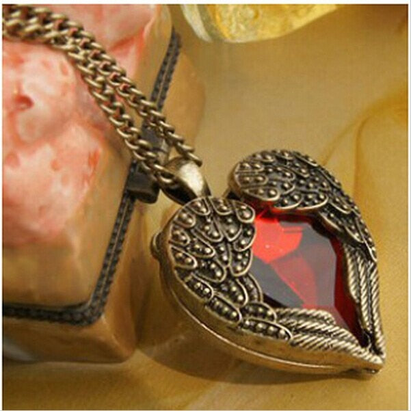 Women's Fashion Vintage Retro Red Imitation Jewelry Peach Heart Wings Necklace Sweater Chain Pendant 4ND50