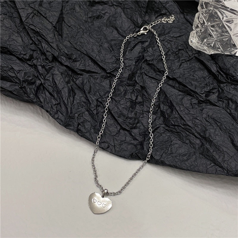 Y2K Hollow Heart Pendant Necklace For Women Metal Goth Butterfly Charms Vintage 90s Style Choker Necklace Jewelry Aesthetics
