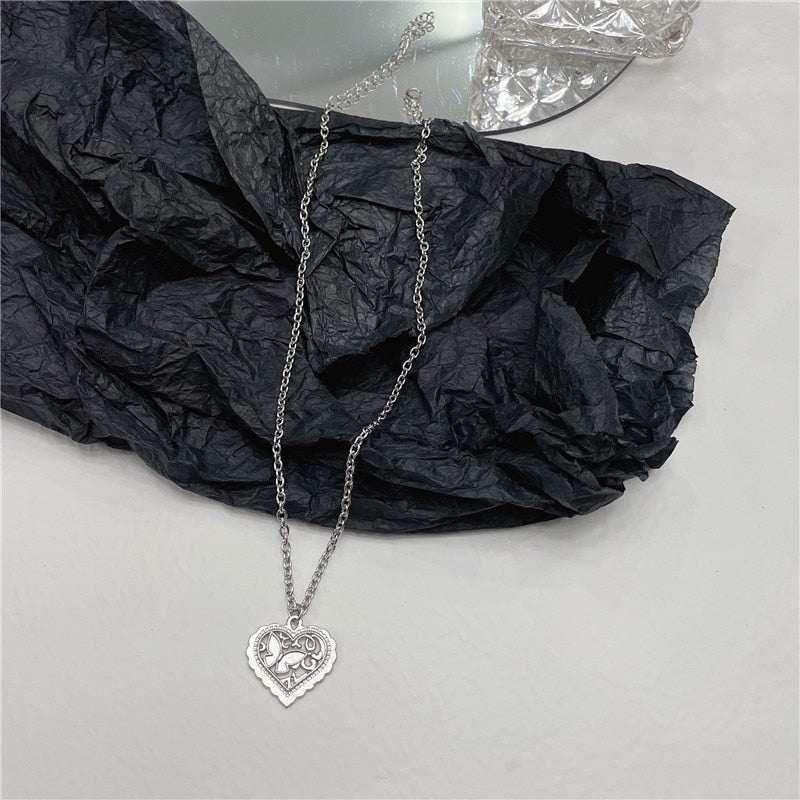 Y2K Hollow Heart Pendant Necklace For Women Metal Goth Butterfly Charms Vintage 90s Style Choker Necklace Jewelry Aesthetics