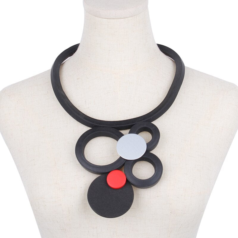 YD&YDBZ Round Wooden Pendant Necklace Women Luxurious Big Round Metal Jewelry Chains Around The Neck Vintage Sweater Chain Match