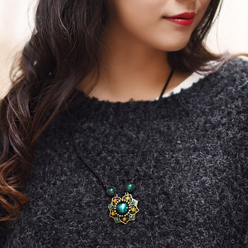 Yanting Vintage Choker Necklace For Women Ethnic Glass Glazed Green Stone Copper Alloy Flower Pendant Necklace Gift 041