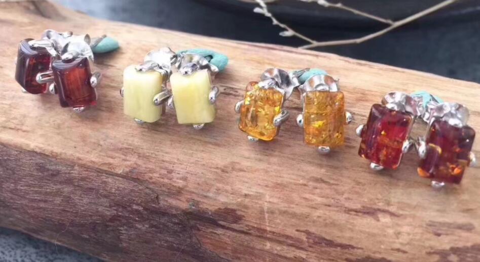 4 Colors Chic Amber Earrings for Women Tiny Creative 100% Natural Baltic Amber Stud Earrings Jewelry Supplies Wholesale